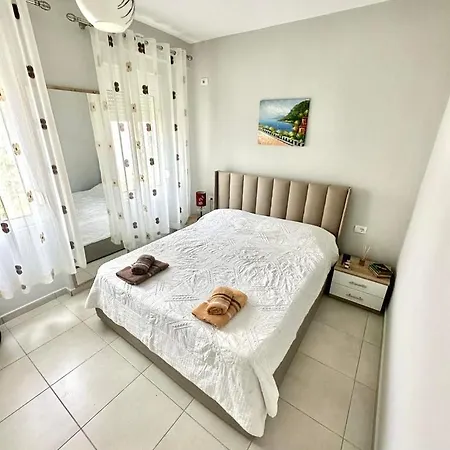 Apartment Apartment, Qerret *